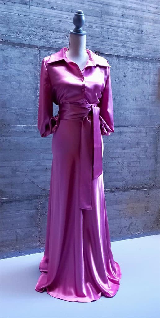 Destaca en tu evento con nuestros trajes y vestidos de invitada